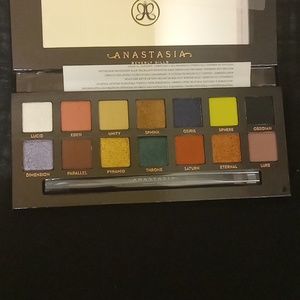 Anastasia Beverly Hills Prism Eyeshadow Palette